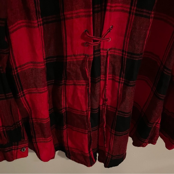 Women’s Hi-Low Buffalo Plaid Button Up - Picture 7 of 8